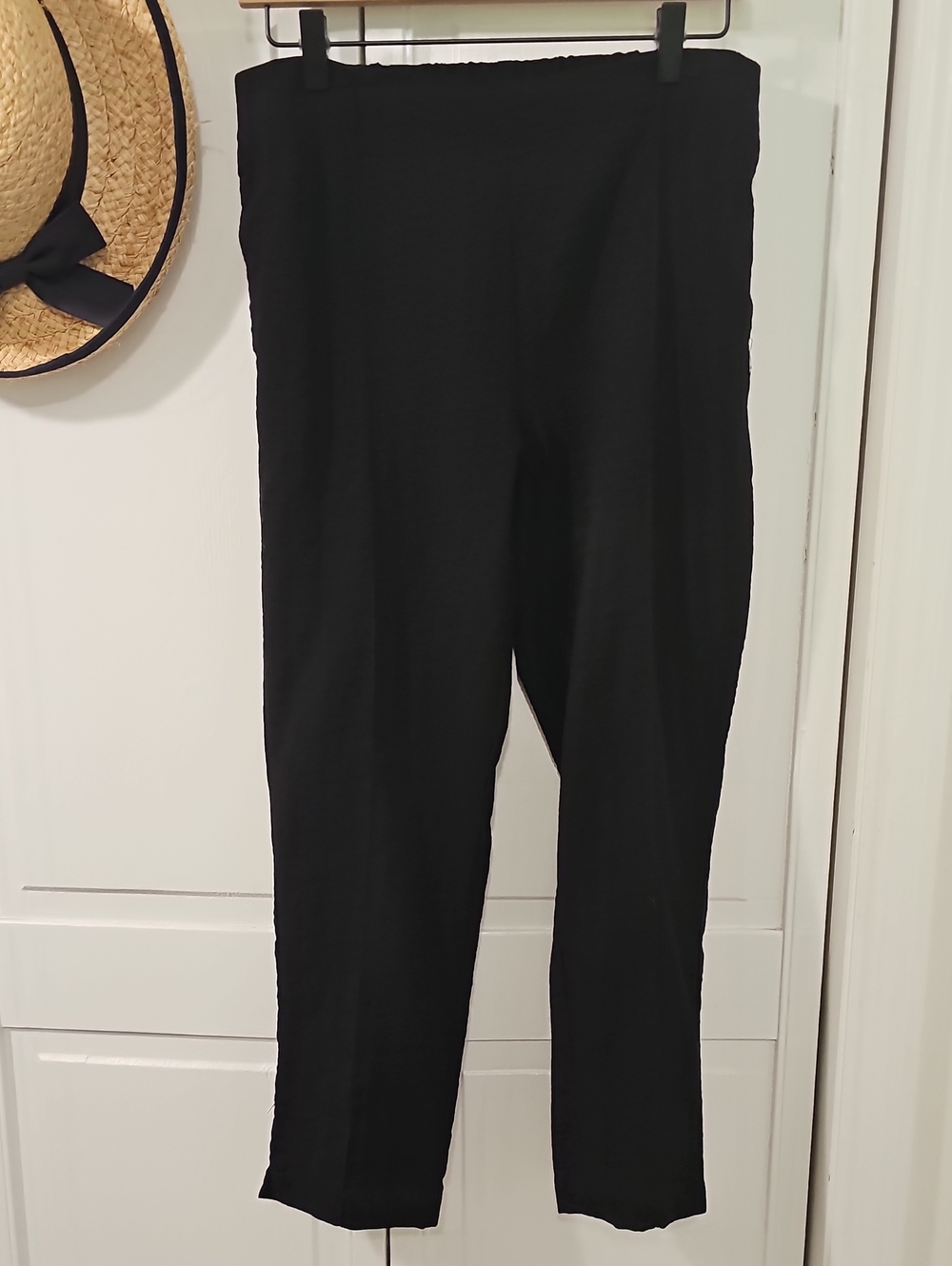 Umgee Black High-Waist Crop Pants. Size M